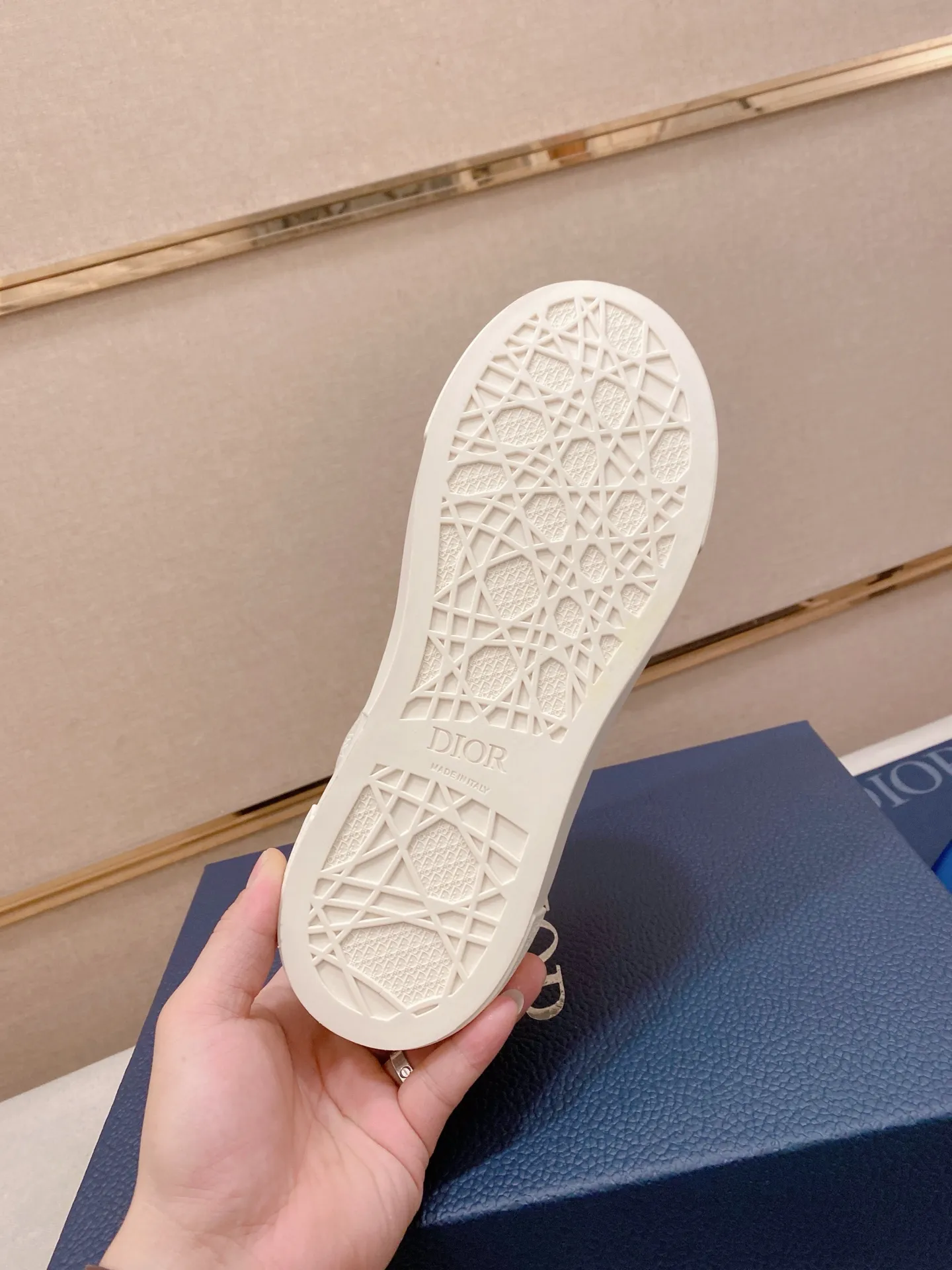 Factory price: 300 Men's shoes 💰[Dior·Dior] Top 🔍Couple style 💏🔍New casual sports style couple shoes, new four-season design, perfect workmanship, lace-up lazy style to create cabinet quality, upper: imported first-layer cowhide, sheepskin lining is soft and comfortable, ultra-light TPU wear-resistant outsole, simple, versatile fashion men's shoes, excellent color code number 35--44
